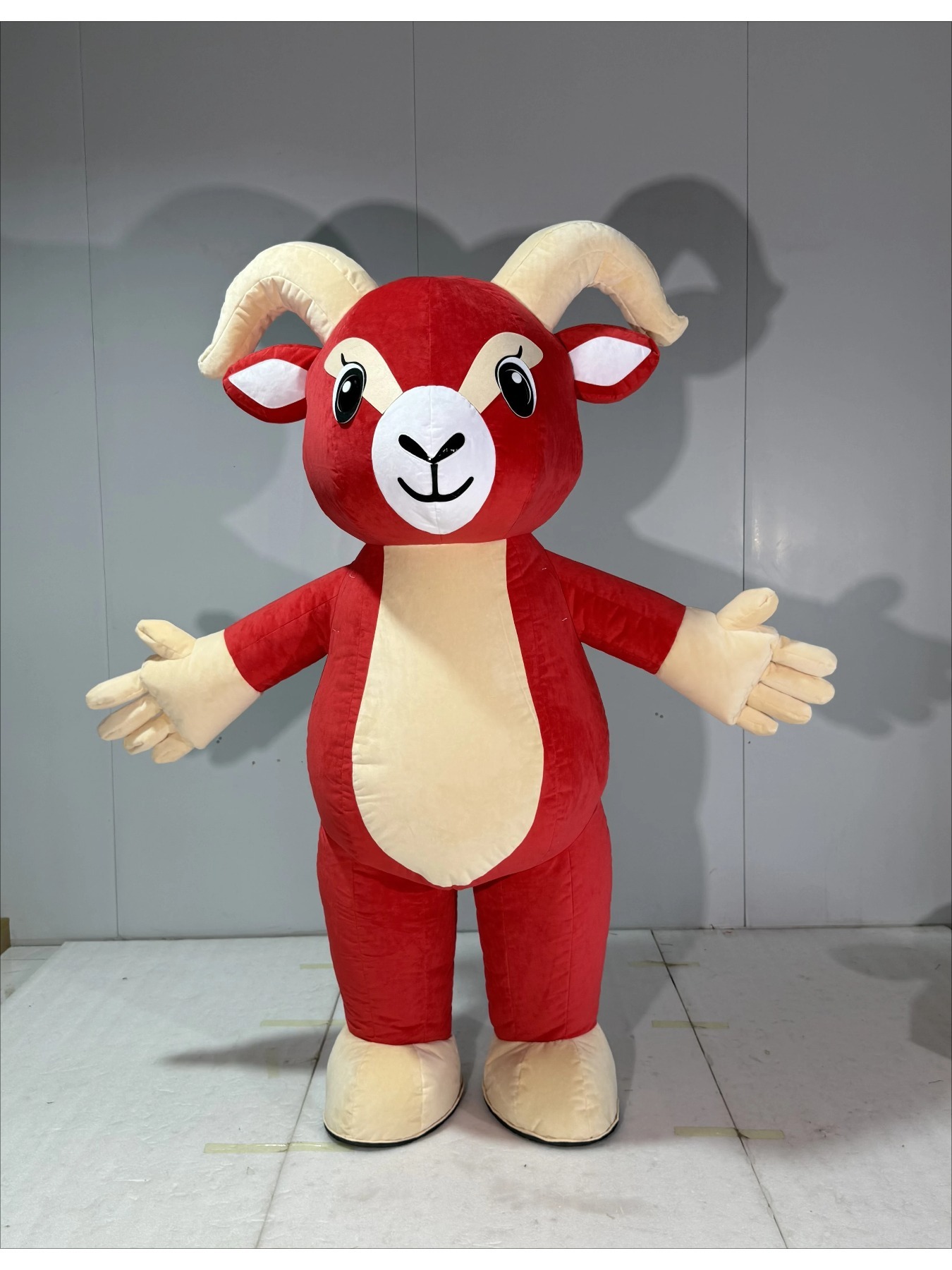 Kostum Maskot Kambing Merah ya - Suits ulasan dan harga